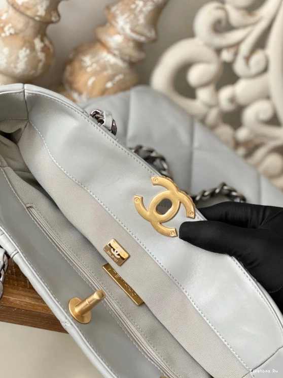 First Bag Ru BAG CHANEL 19 SHOPPING 0817